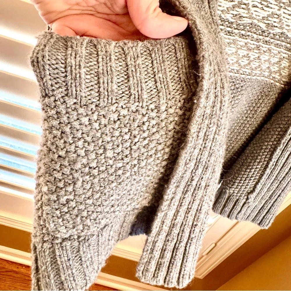 Aeropostale Gray‎ Knitted Sleeveless Cardigan Vest XL Fair Isle Pattern